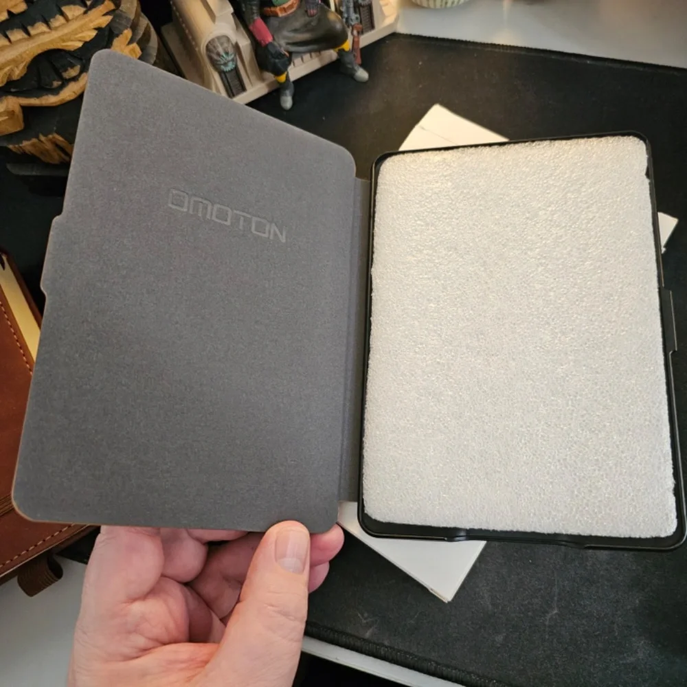 Authentic Omoton Kindle Paperwhite (pre-2018 models) hardshell case, NIB, brown